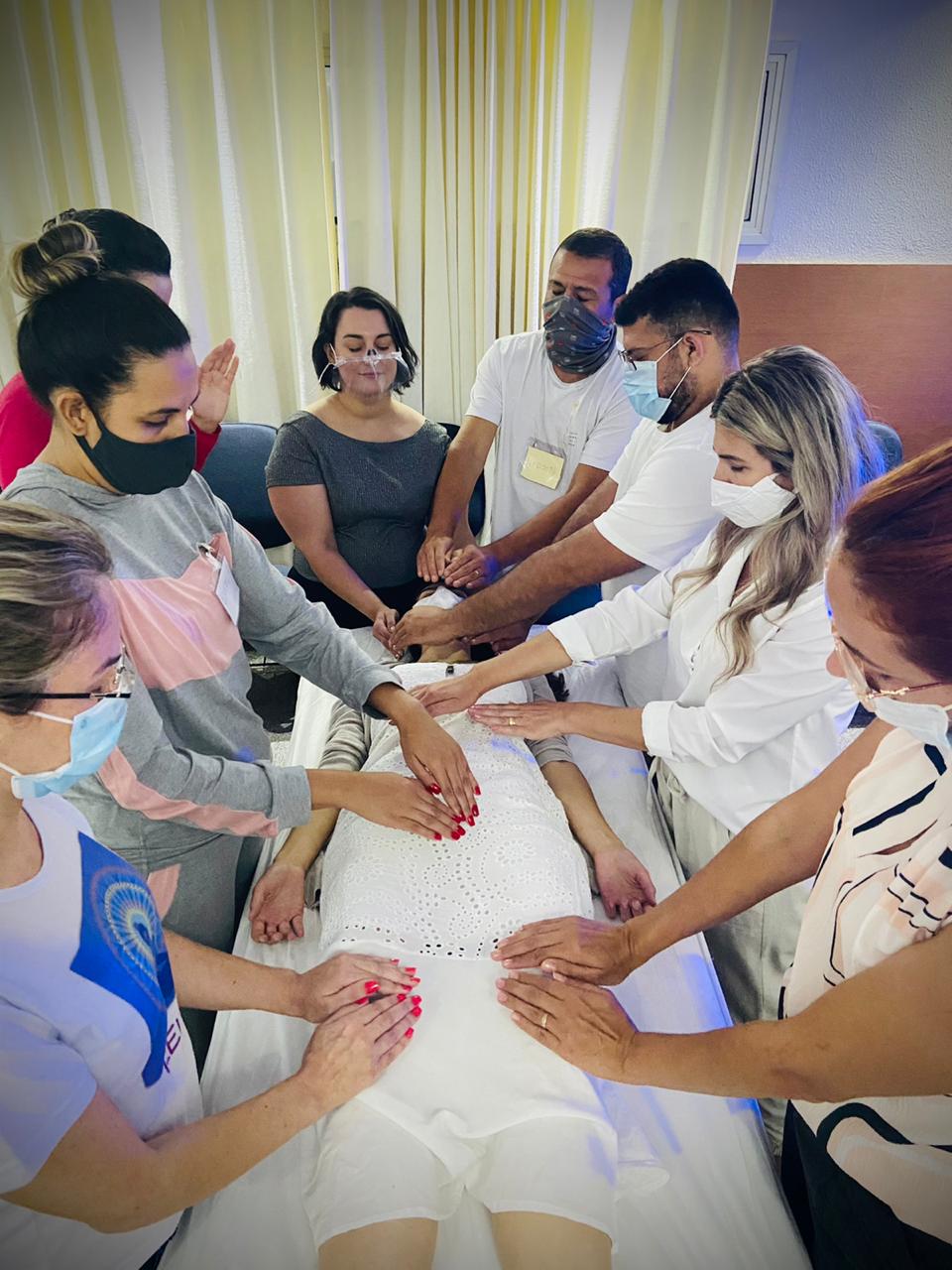 Alunos do curso de REIKI reunidos em roda